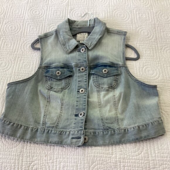 Torrid Light Wash Denim Vest Size 1X - Picture 13 of 13